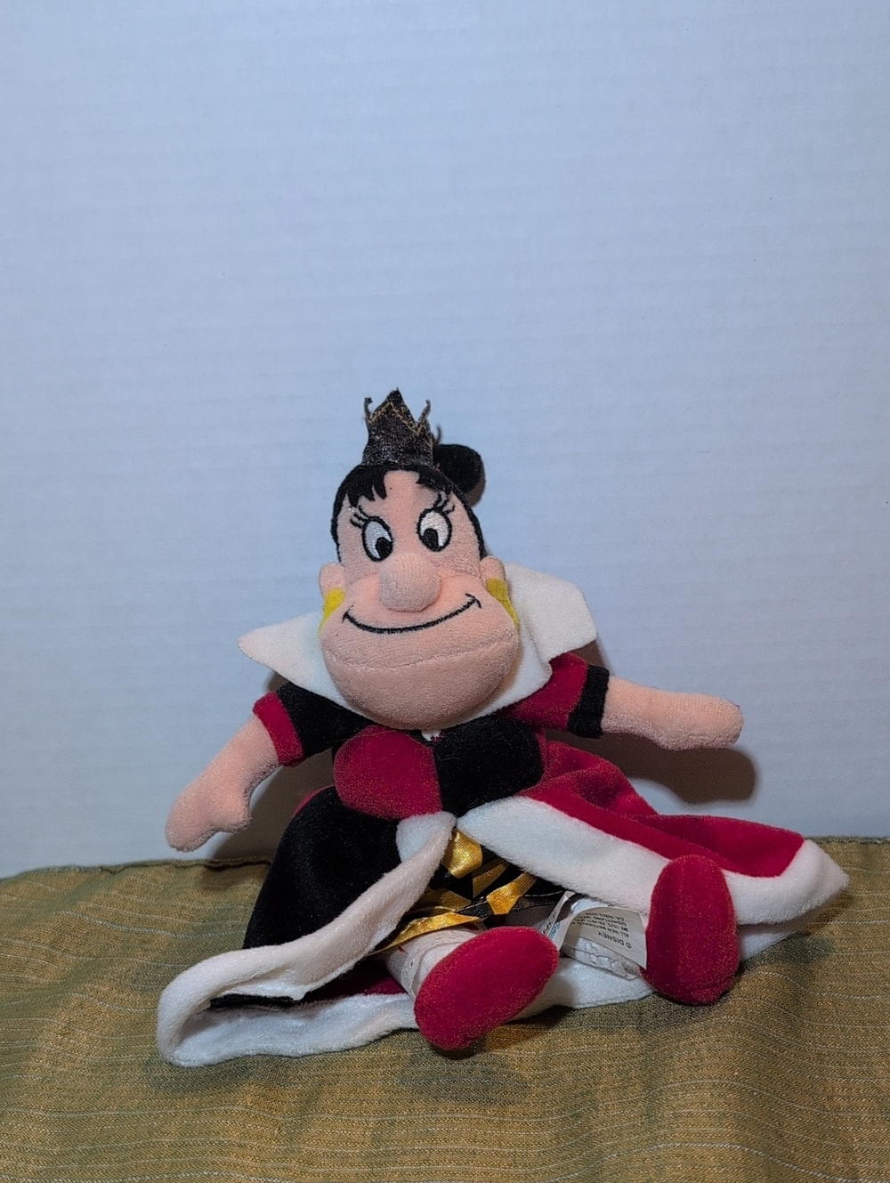 Vintage 1999 Queen Of Hearts Character  From Alice In Wonderland Disney